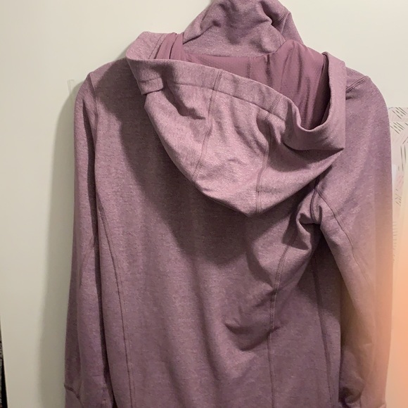 Lululemon hoodie LIKE NEW - Picture 5 of 5